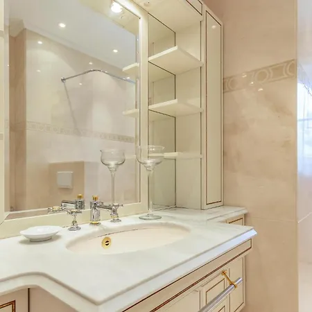 7 Bedroom Cozy In Málaga