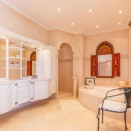 7 Bedroom Cozy In Málaga